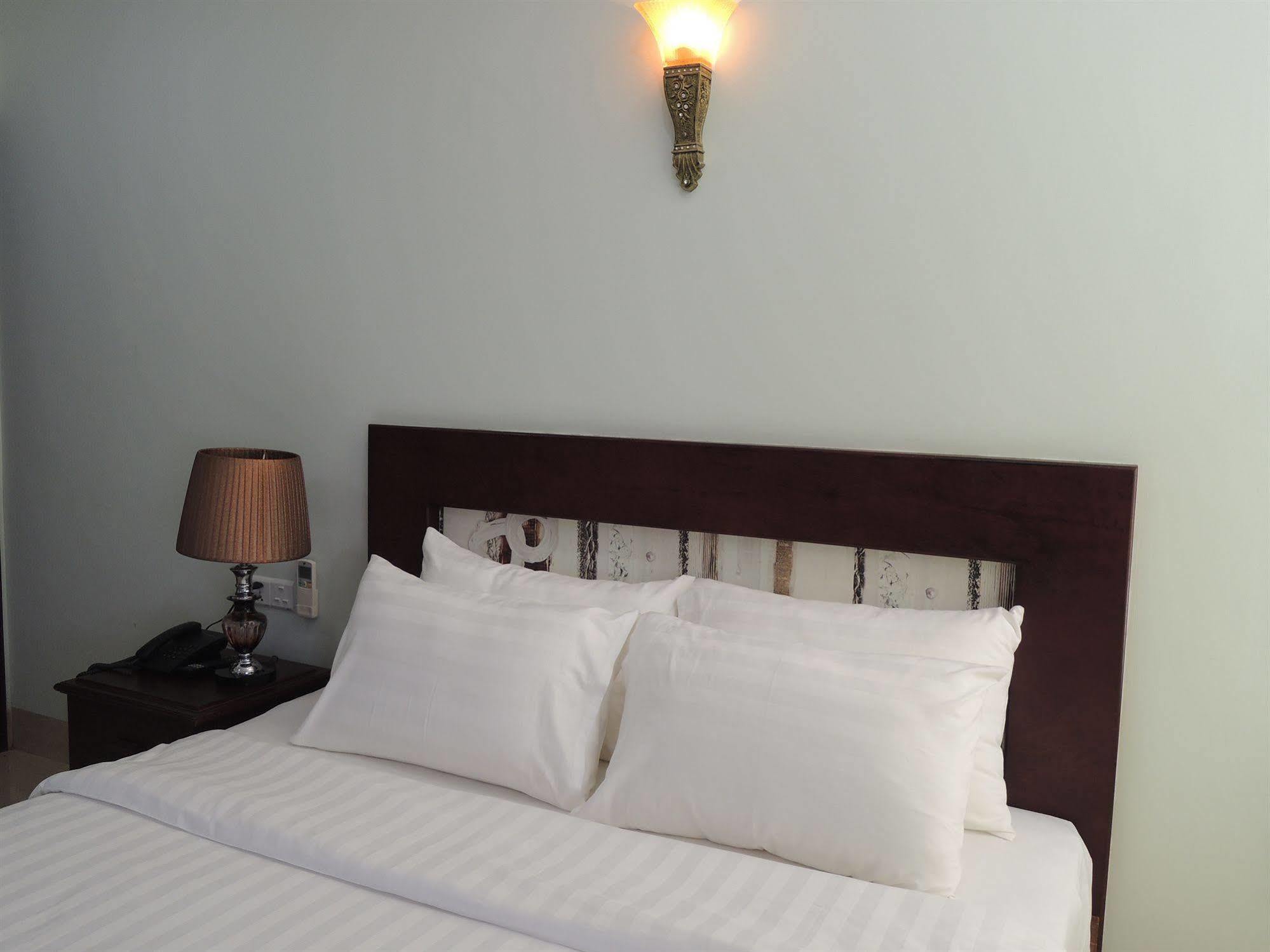 Sen Han Hotel Phnompen Kültér fotó